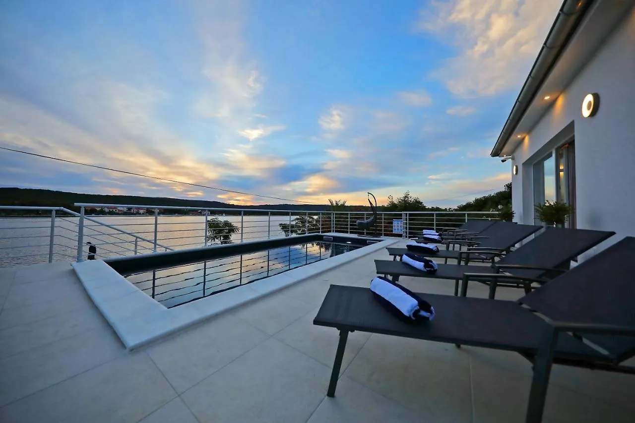 Villa Lapis Veli Rat 0*,  Kroatien